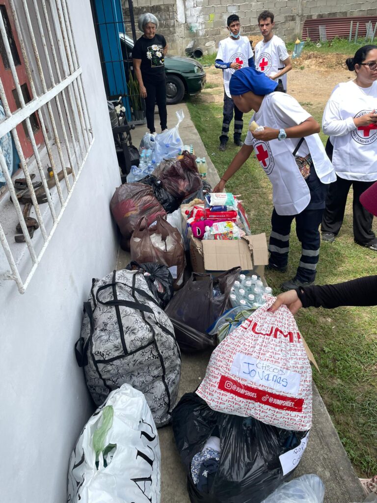 La casa de un vecino de la comunidad sirvió como centro de distribución de kits